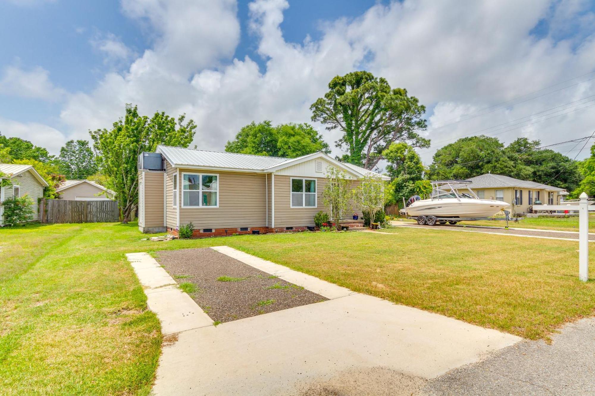 Pensacola Home With Private Spa Walk To Beach! Exterior photo